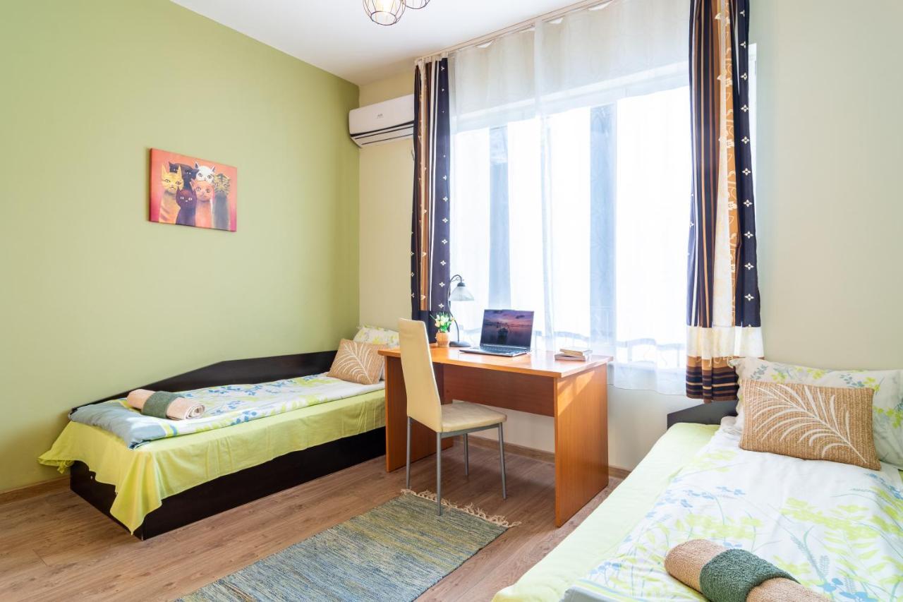 Madrid 2Bdr W Free Parking Near Metro, Serdika Mall Sofia Esterno foto